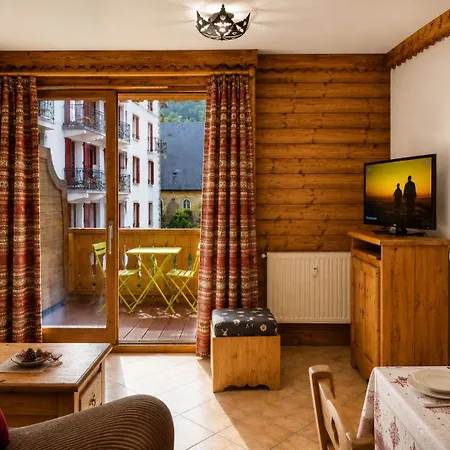 Au Coeur De - La Ginabelle, Calme Avec Piscine, Sauna & Garage Apartment