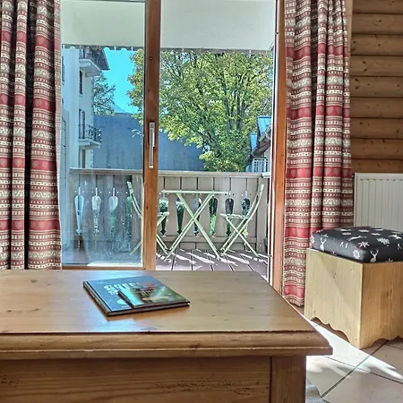 Au Coeur De - La Ginabelle, Calme Avec Piscine, Sauna & Garage Apartment